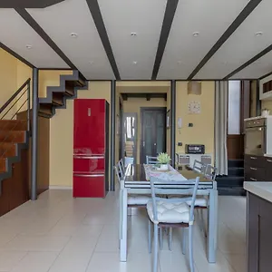 https://la-casetta-di-ognina.taorminaitalyhotels.com